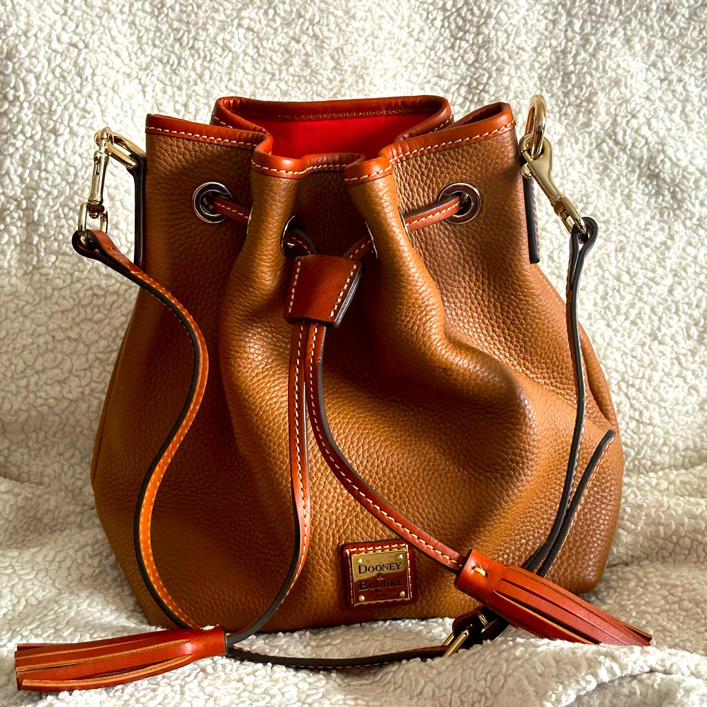 Brand New Dooney And Bourke Bucket Bag